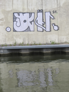 901819 Afbeelding van onlangs aangebrachte graffiti bij het Rhijnoordviaduct over de Leidsche Rijn te Utrecht.